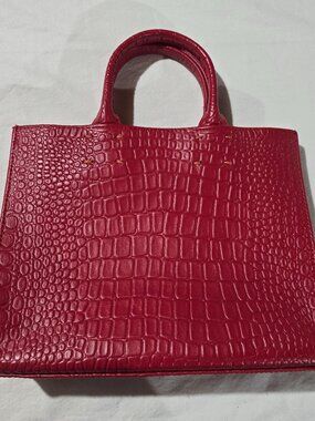 Sarah Stewart Red Croc Embossed Leather Tote Bag – Structured Designer Handbag
